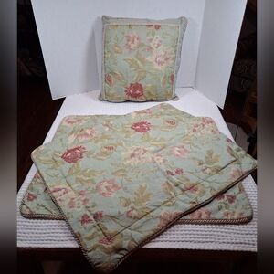 Ashley Furniture Throw Pillow & 2 Std. Shams Light Green Floral Braided Detail